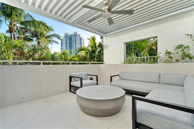 Building Photo - 828 3rd St