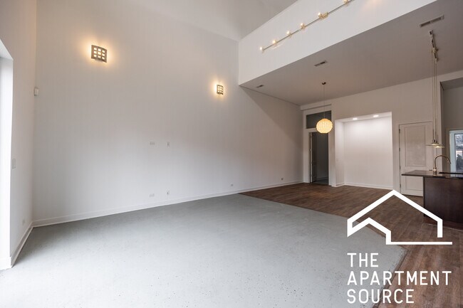 Building Photo - 1002 W Lake St