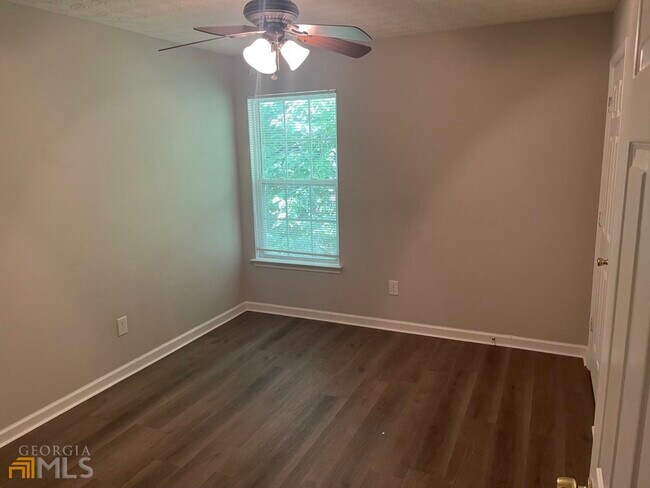 Building Photo - 4014 Carisbrook Dr