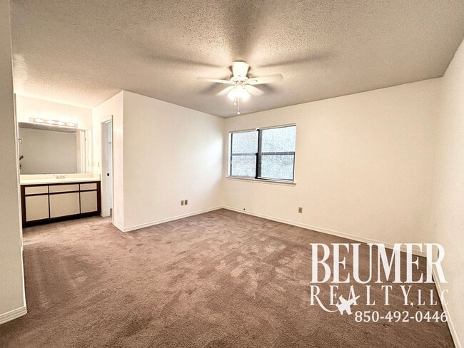 Building Photo - 2 Bedroom 2.5 Bath Townhome Near Perdido Key