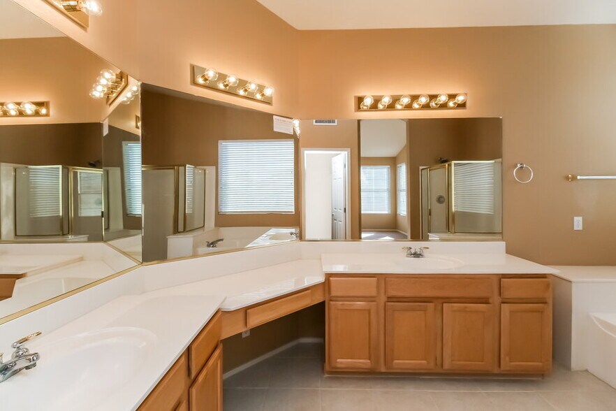 Building Photo - 9435 E Lompoc Ave