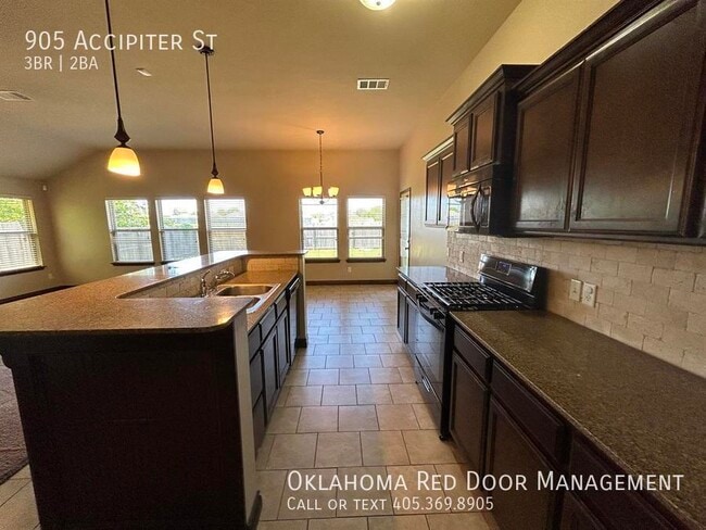 Building Photo - 905 Accipiter St