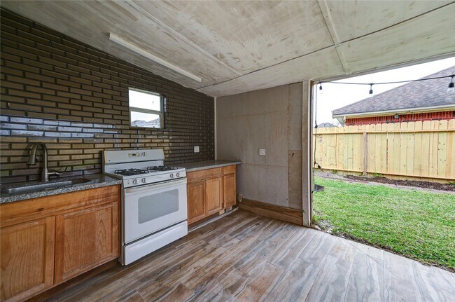Building Photo - 11906 Dinosaur Valley Dr