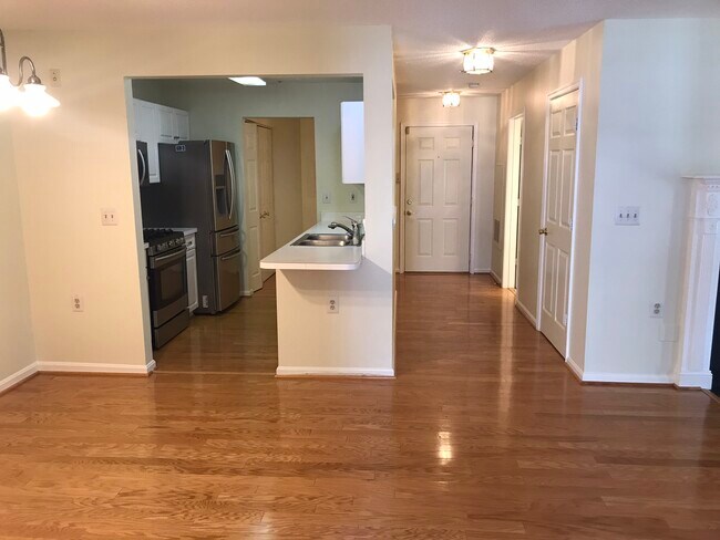 Building Photo - 10018 Vanderbilt Cir