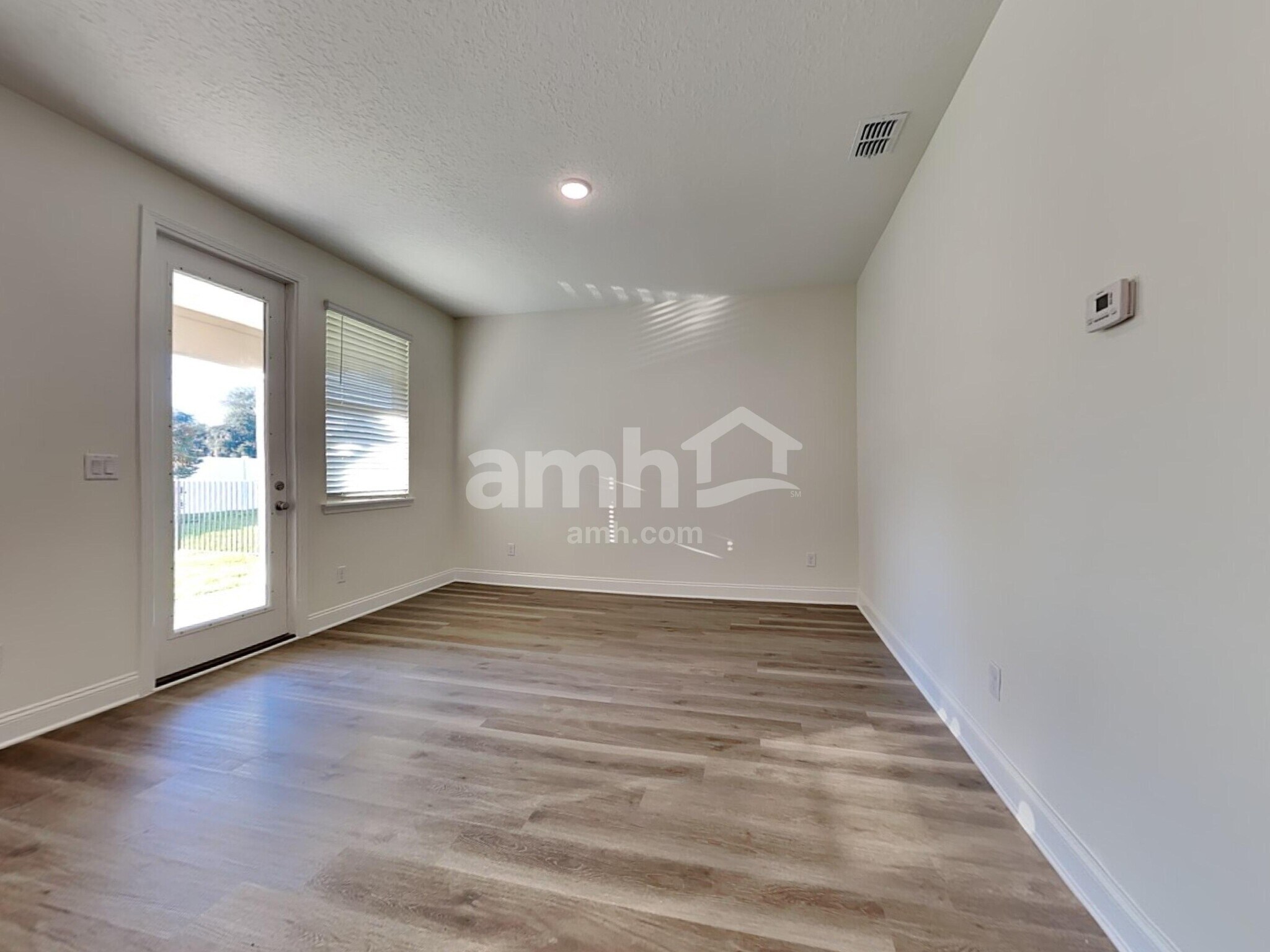 Building Photo - 11649 Hillside Dr