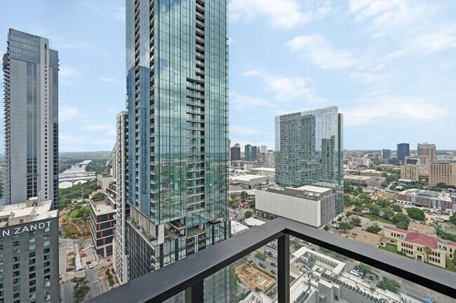 Building Photo - 84 East Ave