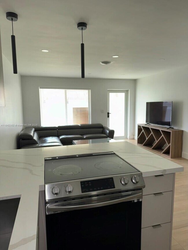 Building Photo - 3970 SW 58th St