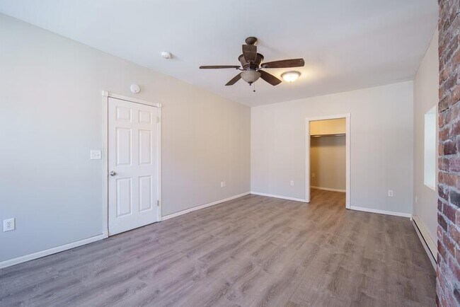 Building Photo - 547 1st St