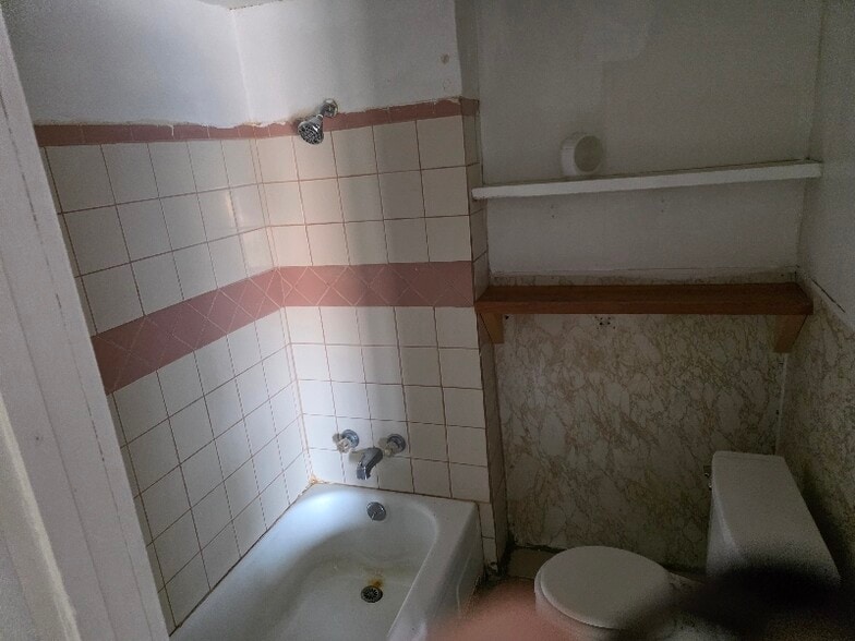 Building Photo - 1711 1/2 Agua Fria St