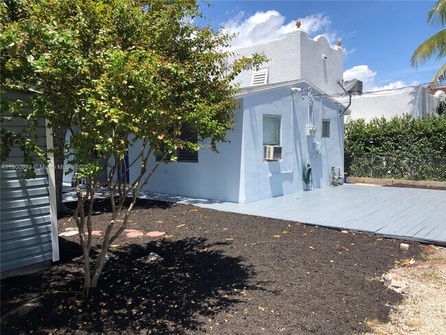 Building Photo - 624 N J St