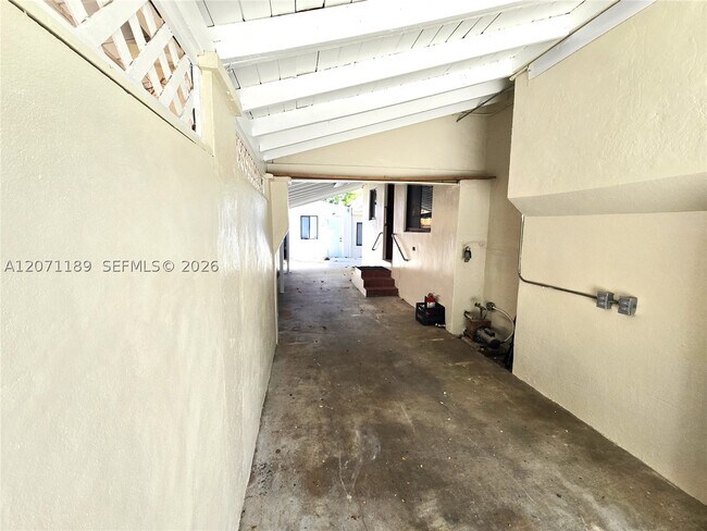 Building Photo - 1855 SW 16th St