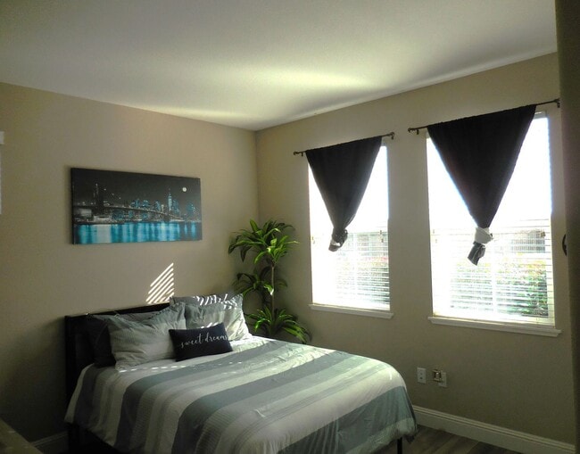 Building Photo - Spacious Single-Story Home with Pool, Solar & Outdoor Kitchen