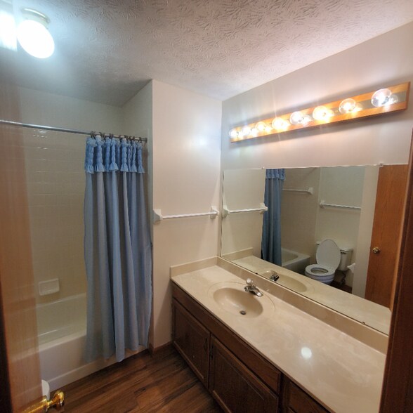 Building Photo - 315 High Meadows Village Dr