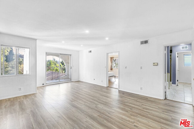 Building Photo - 1530 Valley View Rd