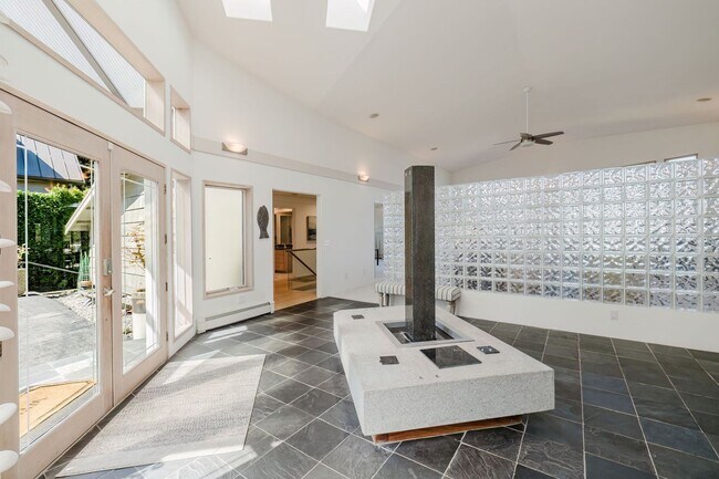 Building Photo - Furnished Bainbridge Island Waterfront Home with Incredible Views