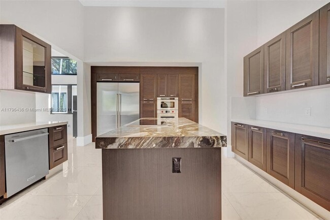 Building Photo - 8112 Los Pinos Cir