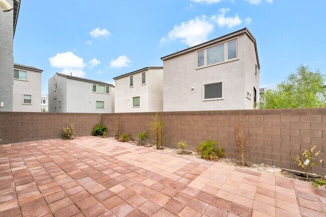 Building Photo - Modern Southwest Retreat with Flexible Living Spaces!