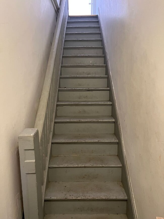 Building Photo - 864 N 6th St