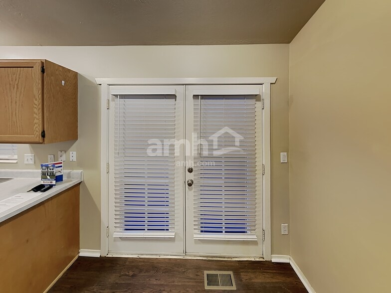 Building Photo - 6254 W Sarah Cir