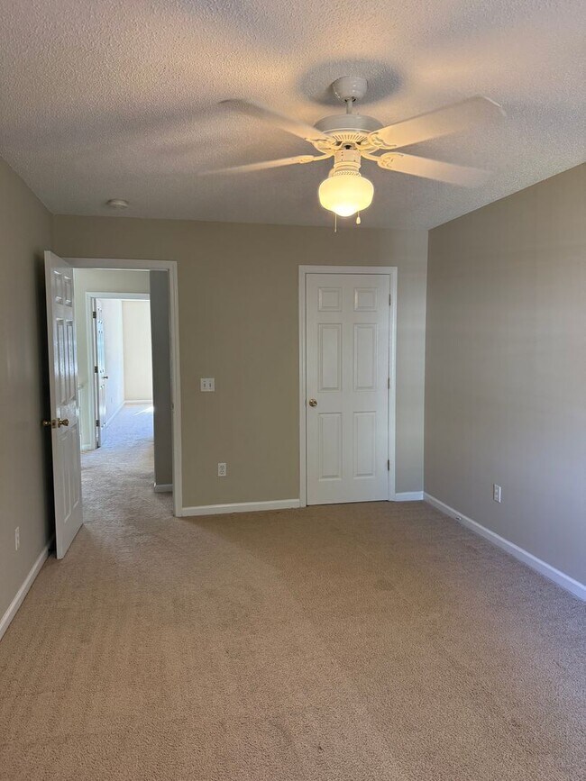 Building Photo - 111 Woodberry Dr