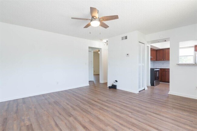 Building Photo - 8510 N Tampa St