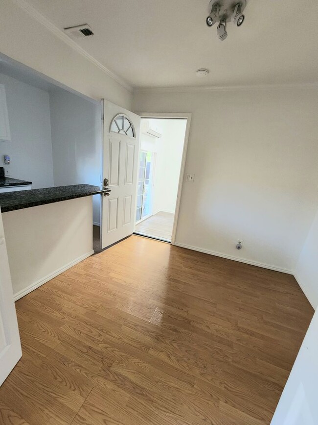 Building Photo - Spacious North Hollywood Home with Guest S...