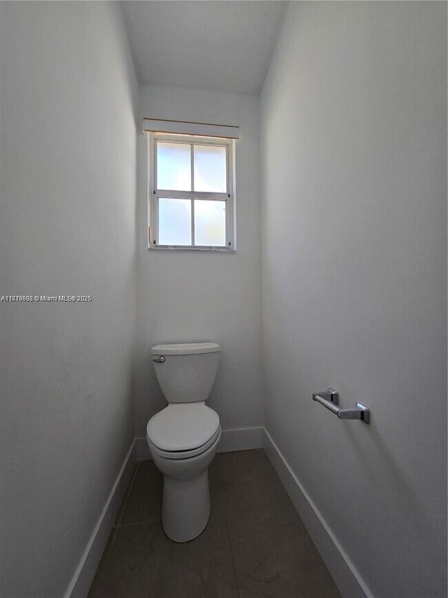 Building Photo - 129 Riverwalk Cir