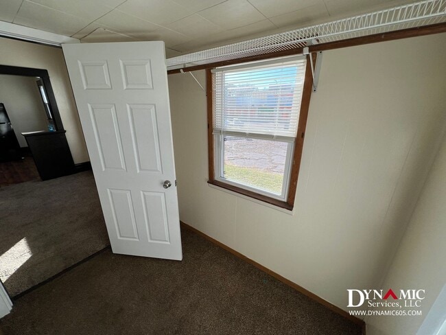 Building Photo - 3 Bedroom, 1 Bathroom Single Family House Downtown