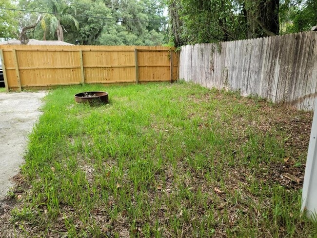 Building Photo - 18499 Shady Side Dr