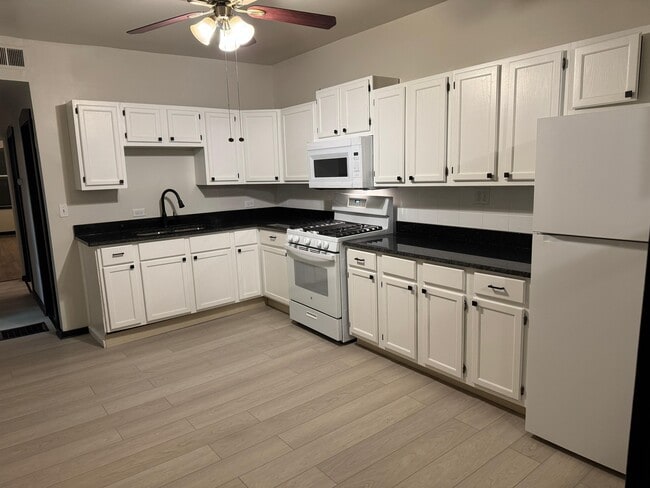 Building Photo - 2132 S Harding Ave