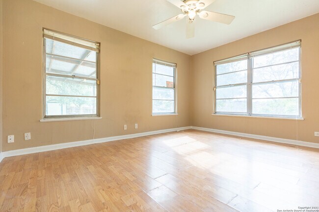 Building Photo - 224 Shadyview Dr