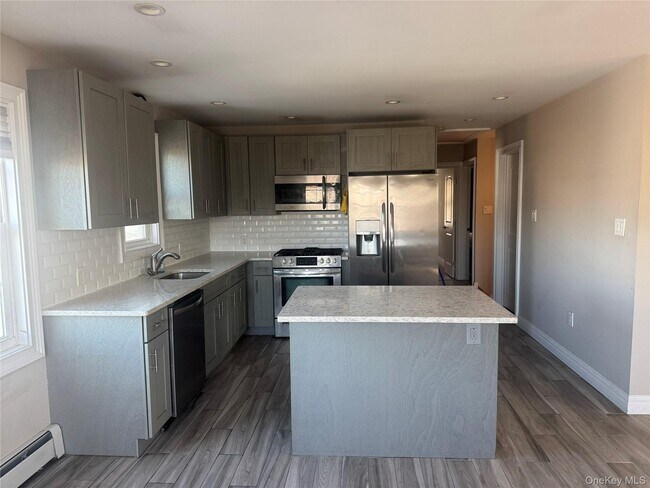 Building Photo - 614 Monroe Blvd