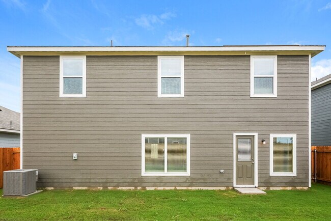 Building Photo - 1533 Woodwinds Dr
