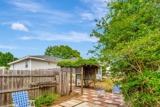 Building Photo - 3613 Burton Cir