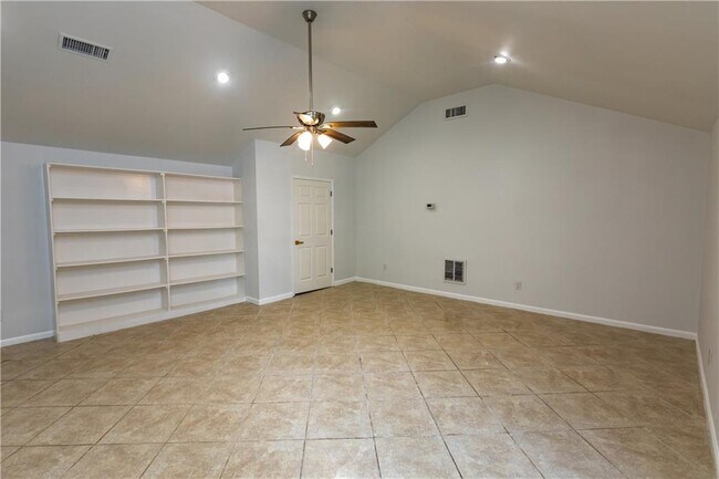Building Photo - 1392 Lively Ridge Rd NE