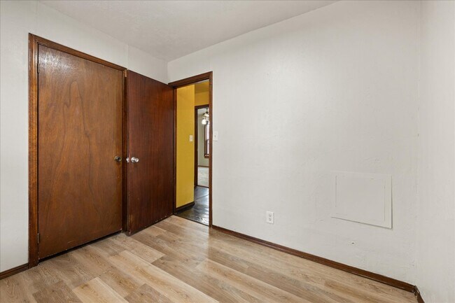 Building Photo - 19 E Wayne Ave