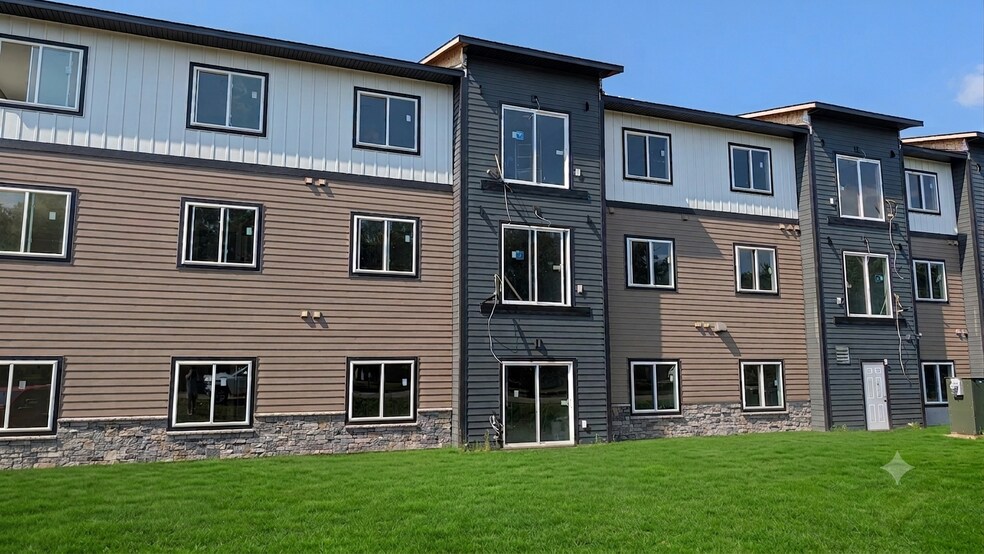 Building Photo - 714 1st Ave SW