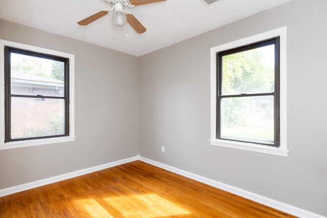 Building Photo - 7215 Earl Dr