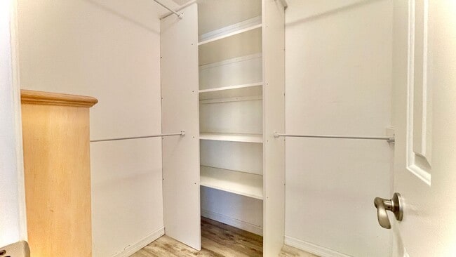 Building Photo - 3 BR , 2 Bath Annual Screened Pool Home Available