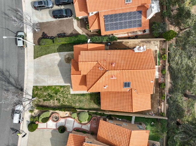 Building Photo - Charming Castaic Home Available 4/7/26