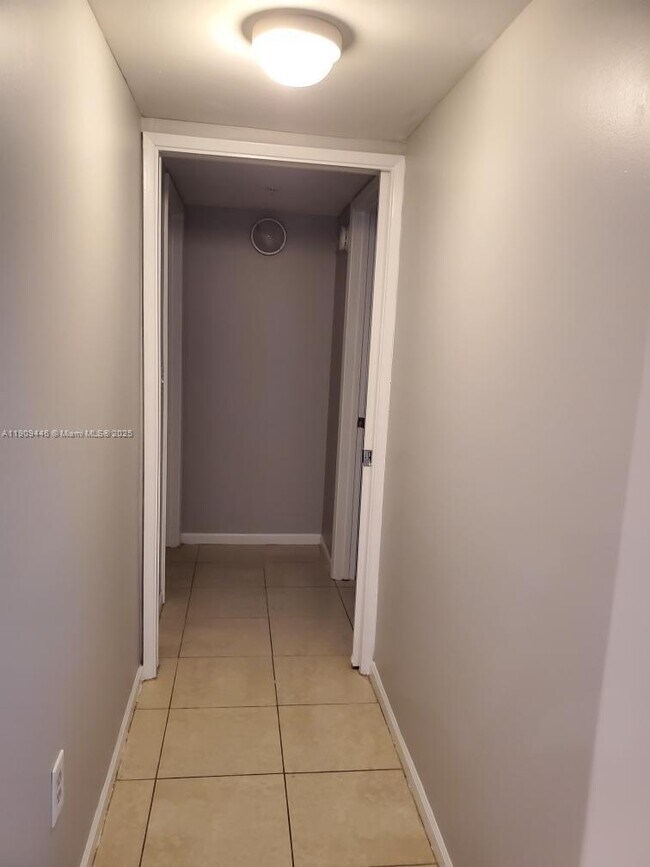 Building Photo - 7872 Sonoma Springs Cir