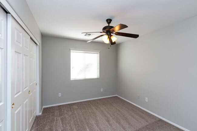 Building Photo - 31569 N Sundown Dr