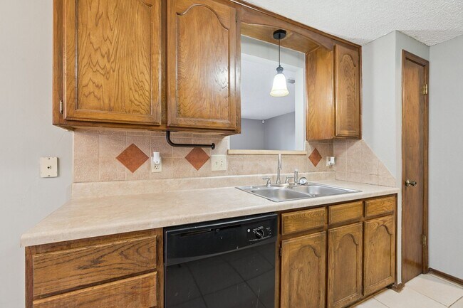 Building Photo - 1205 Swan Lake Rd