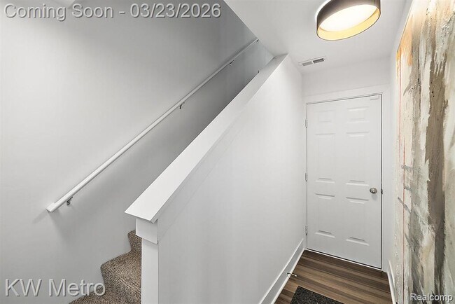 Building Photo - 5931 Stella Dr