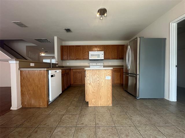 Building Photo - 2900 Windhaven Dr