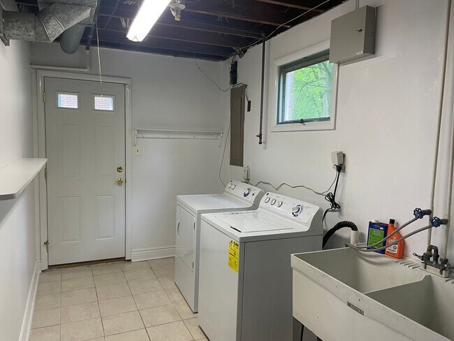 Building Photo - 202 Alders Dr