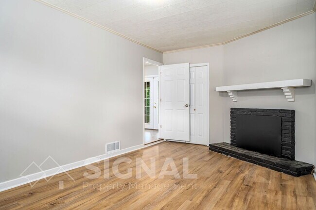 Building Photo - 1288 Hiawatha Dr NE