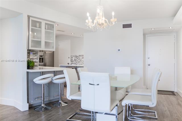 Building Photo - 6039 Collins Ave
