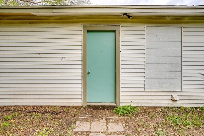 Building Photo - 3537 Half Moon Dr