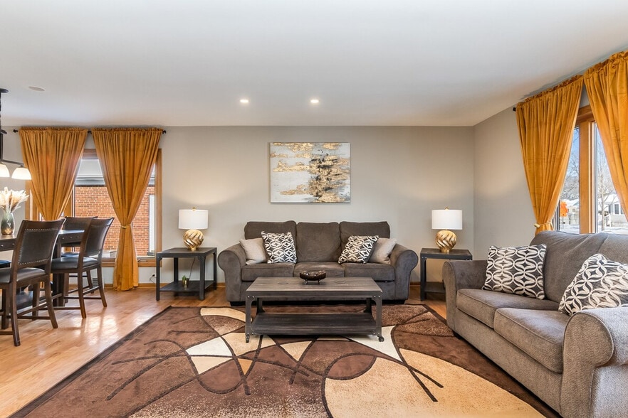 Building Photo - 336 N Walnut St